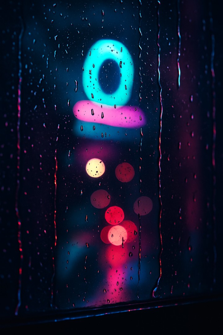Raindrops on Glass with Evening Glow walpaper