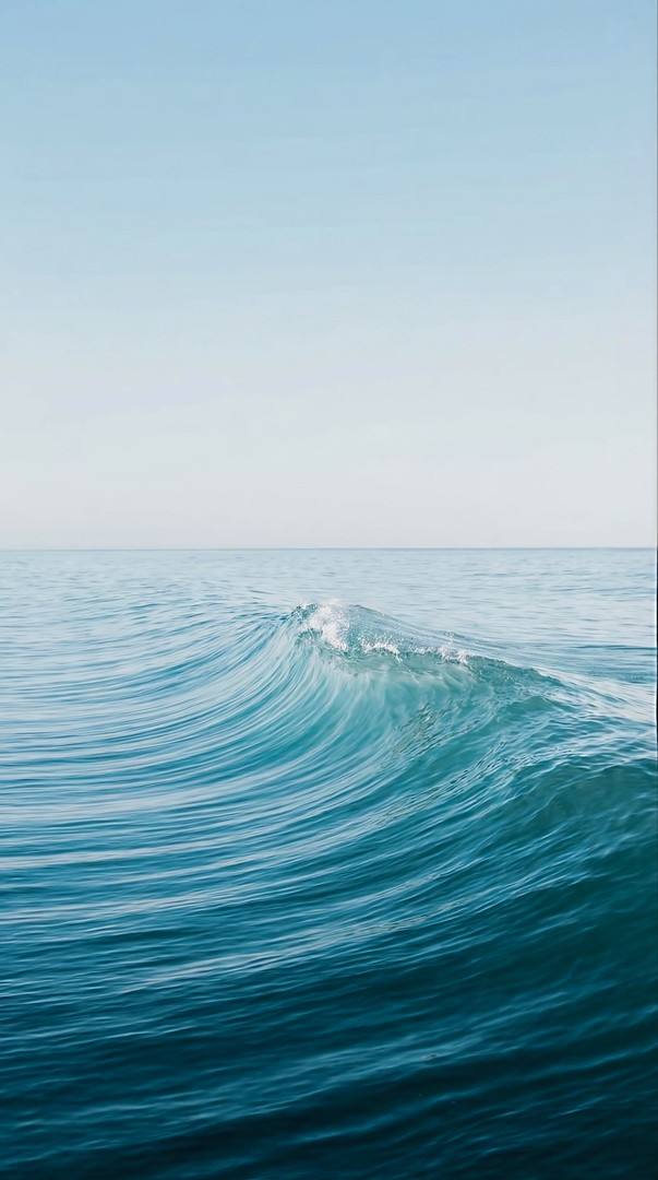 Calm Ocean Wave HD Wallpaper 4K - Minimal Sea Aesthetic