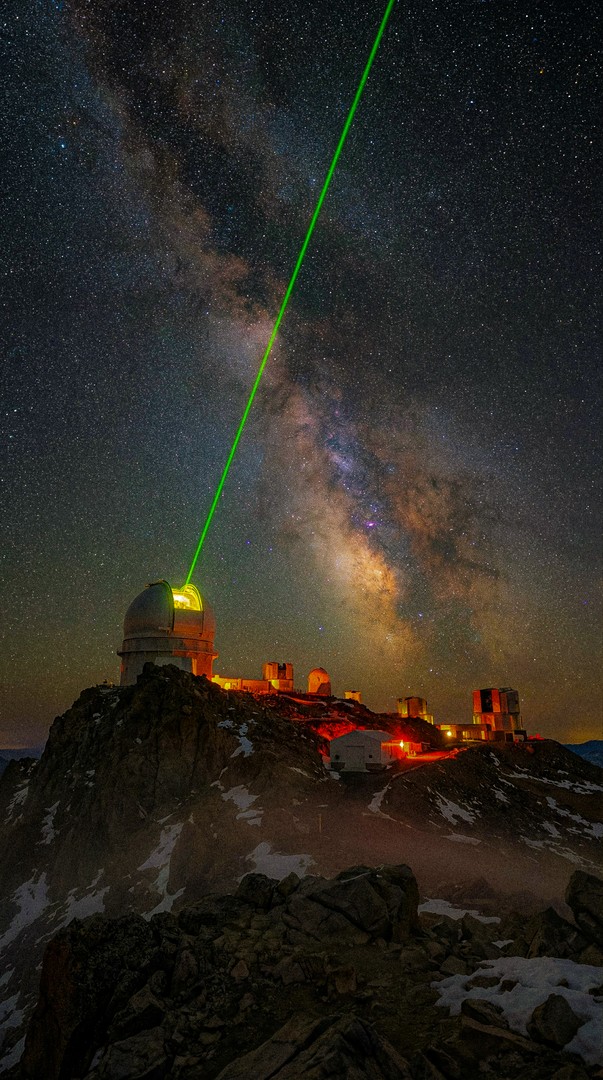 Observatory Laser Milky Way HD Wallpaper 4K