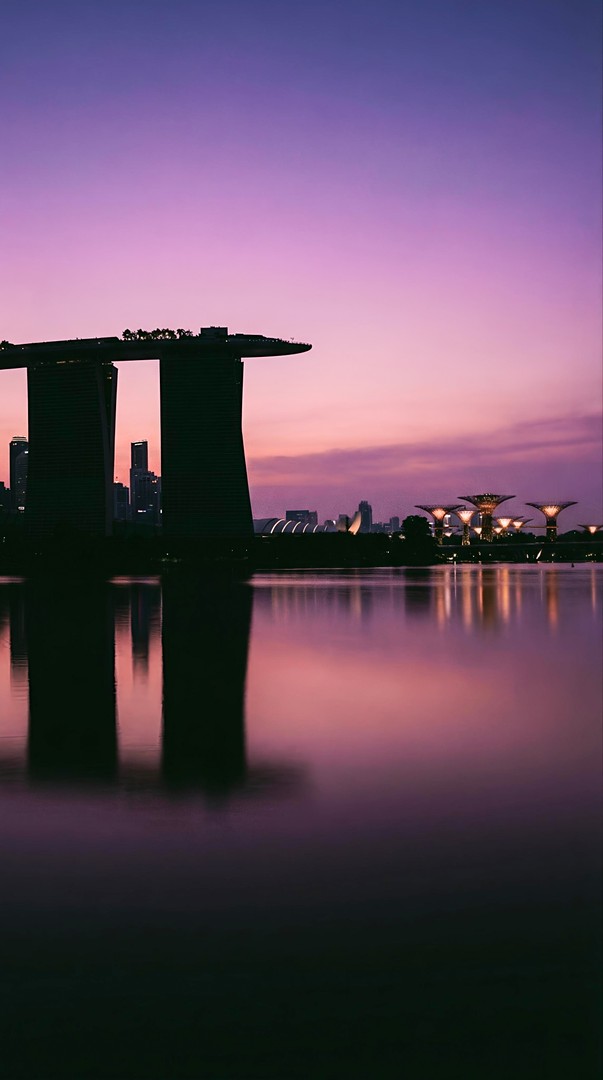 Singapore Marina Bay Sands Sunset Purple Sky 4K Wallpaper