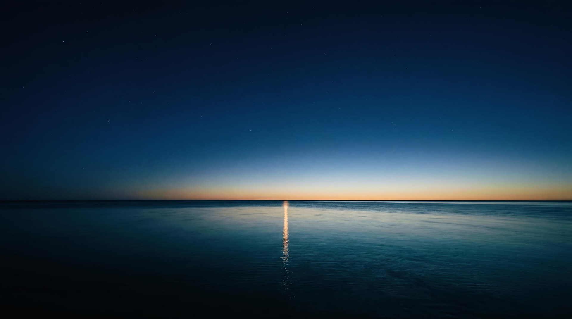 Minimal Night Sea HD Wallpaper 4K - Calm Sky Aesthetic