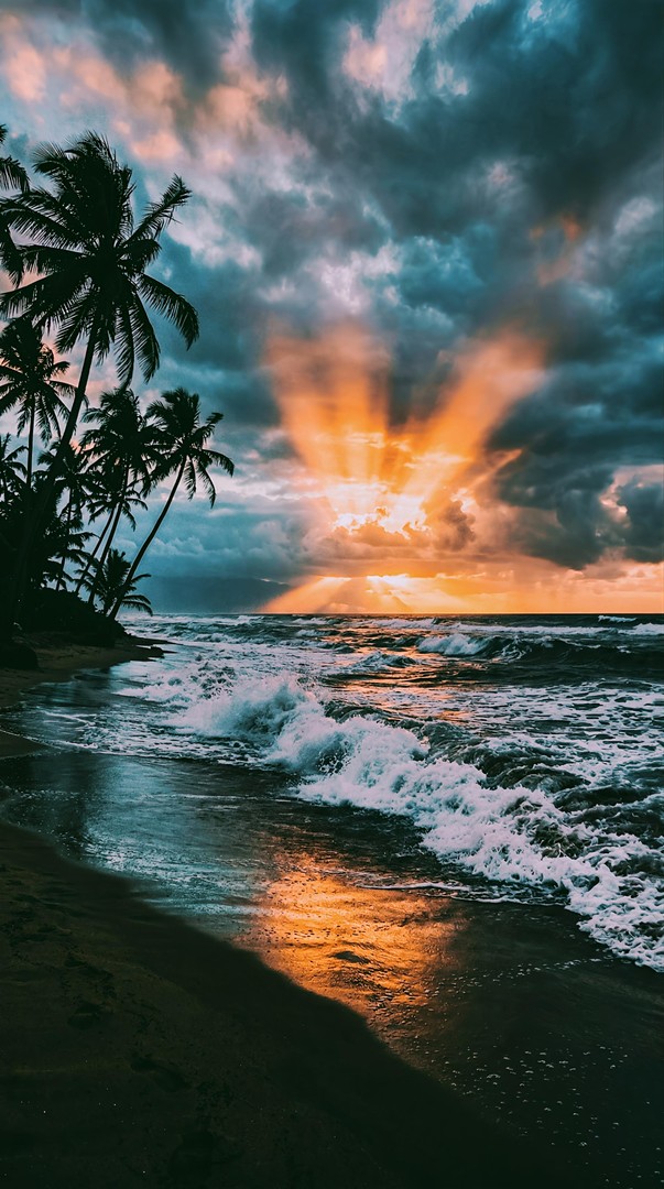 Beach Sunset Waves HD Wallpaper 4K - Dramatic Sky Ocean View