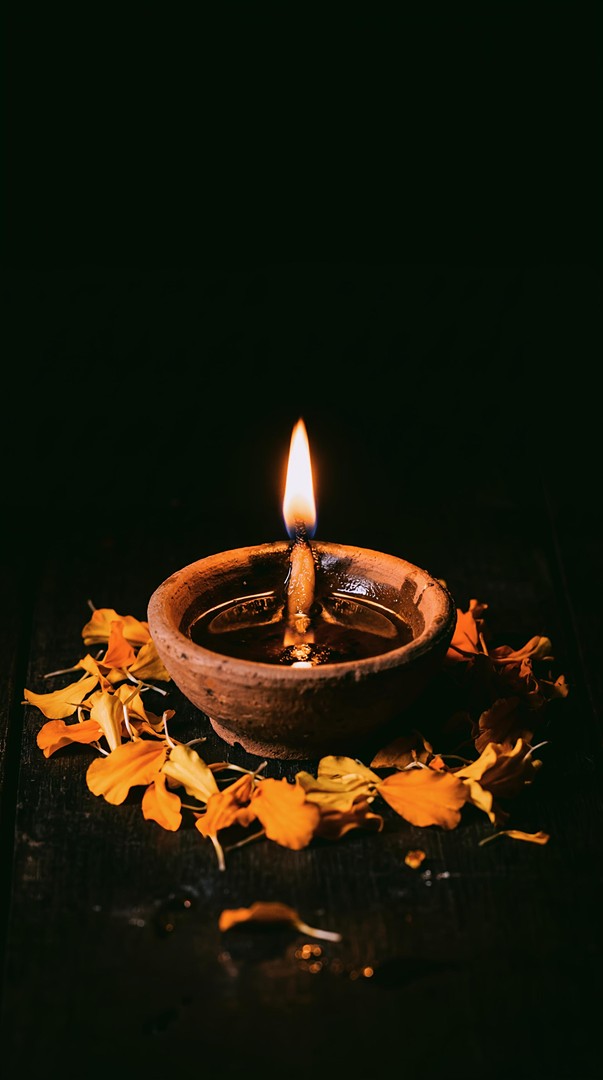 Diya Flame Close Up HD Wallpaper 4K - Minimal Dark Aesthetic